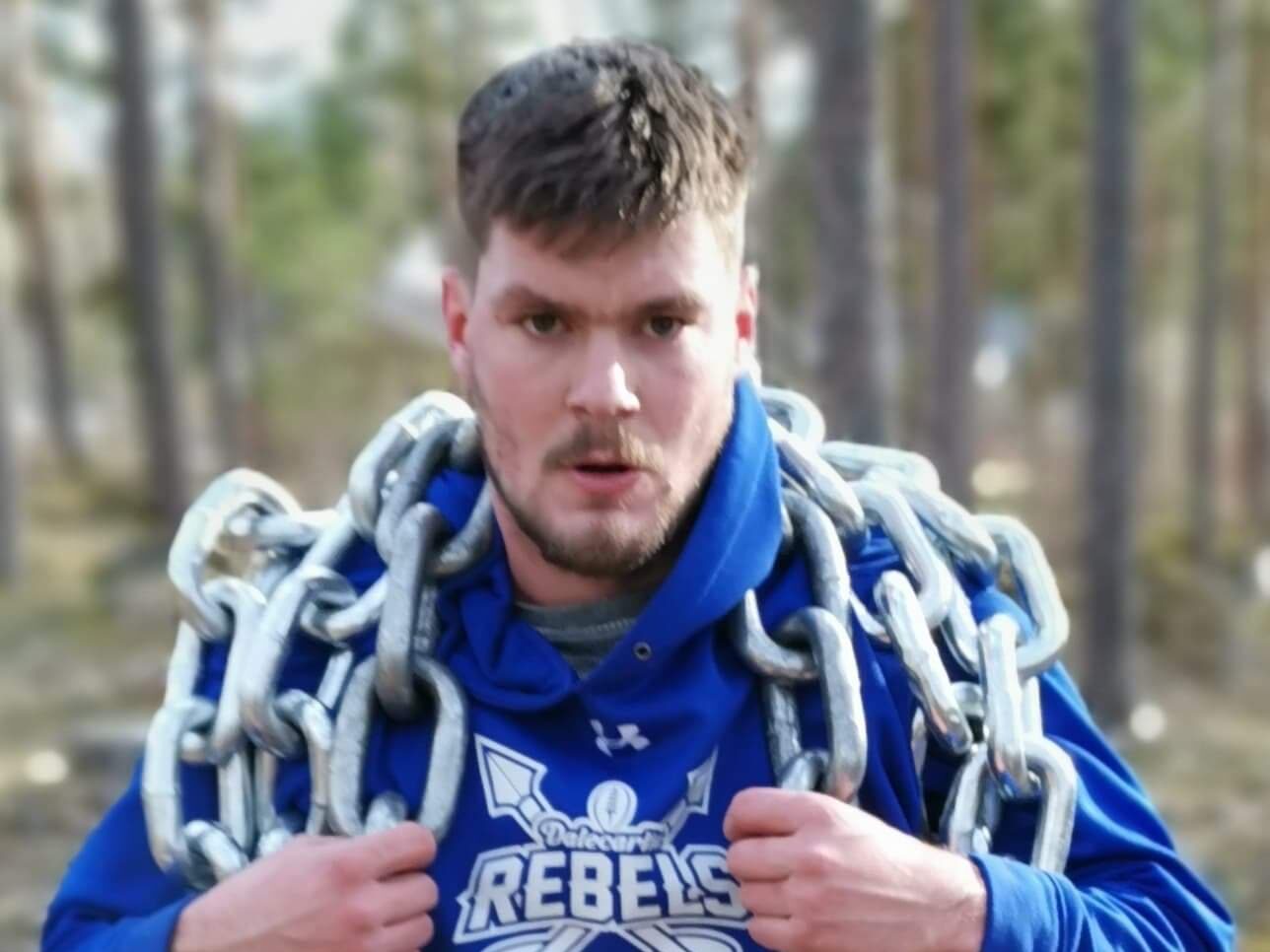 Outside Linebacker - Tobias Lindqvist, 30 från Rättviksskogarna. Anslöt Rebels 2019 och spelar LB samt FB. Jobbar som Kock och sambo med 2 barn. Fritid? Vad är de?
